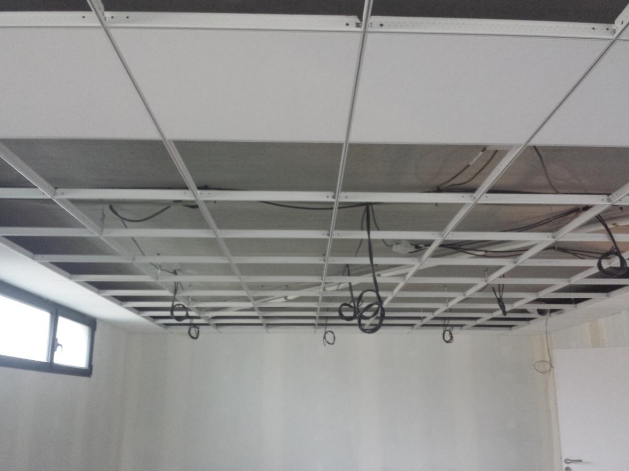 Installation de faux plafonds  dans vos bureaux dans le 